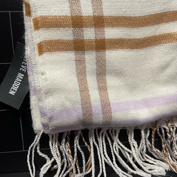 Steve Madden Blanket Scarf In Ivory Plaid - Picture 2 of 3